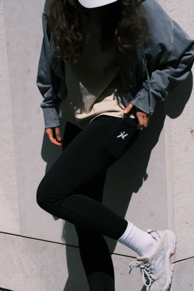 Tyro Essential helanke Crna