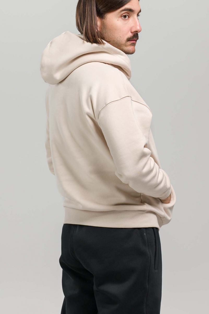 One dukserica sa kapuljačom